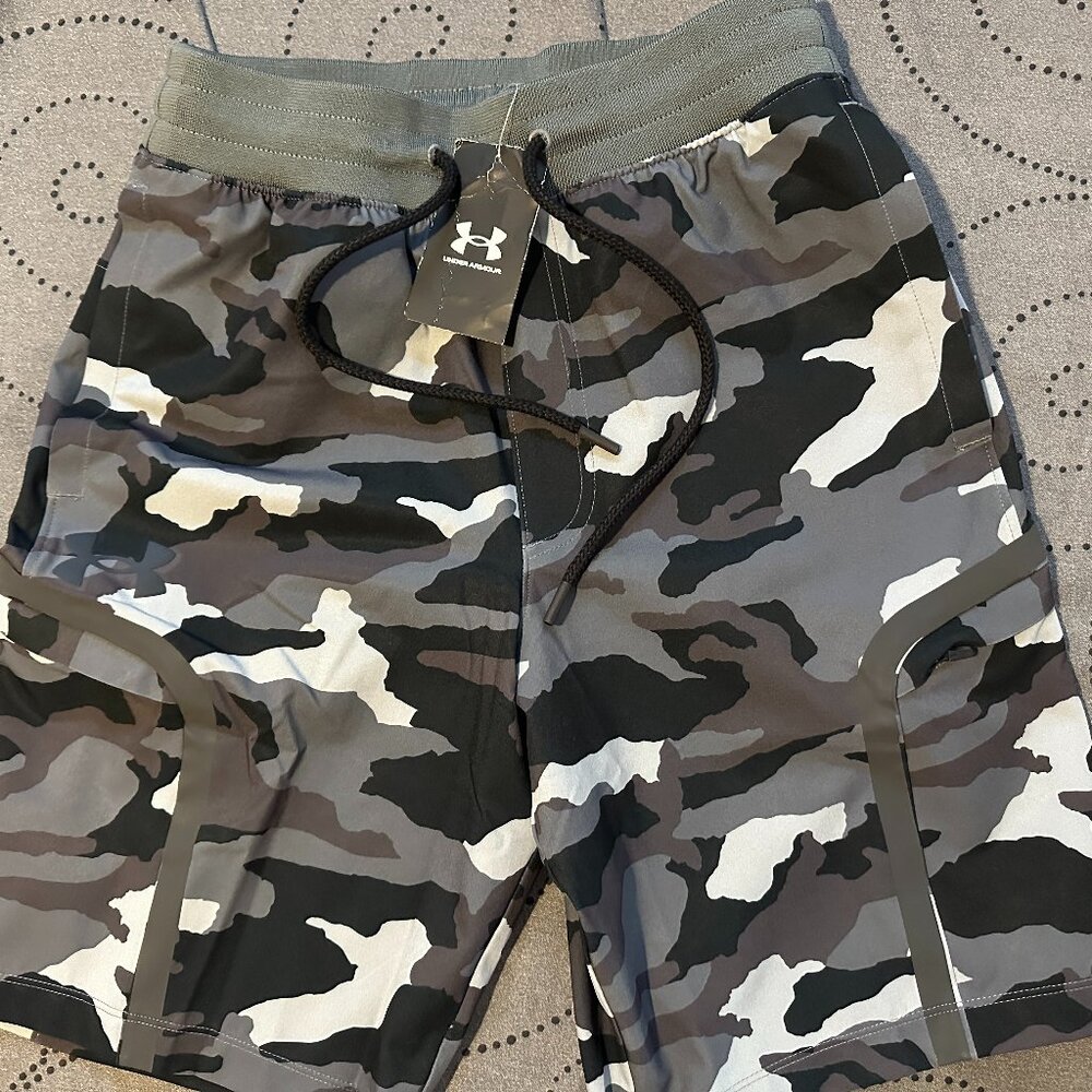 UNDER ARMOUR ELITE SPORTSTYLE FITTED CAMO CARGO SHORTS SIZE L M OR S MEN NWT $90